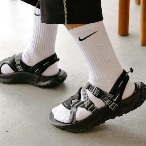 nike get a sandal kopen|black Nike sandals.